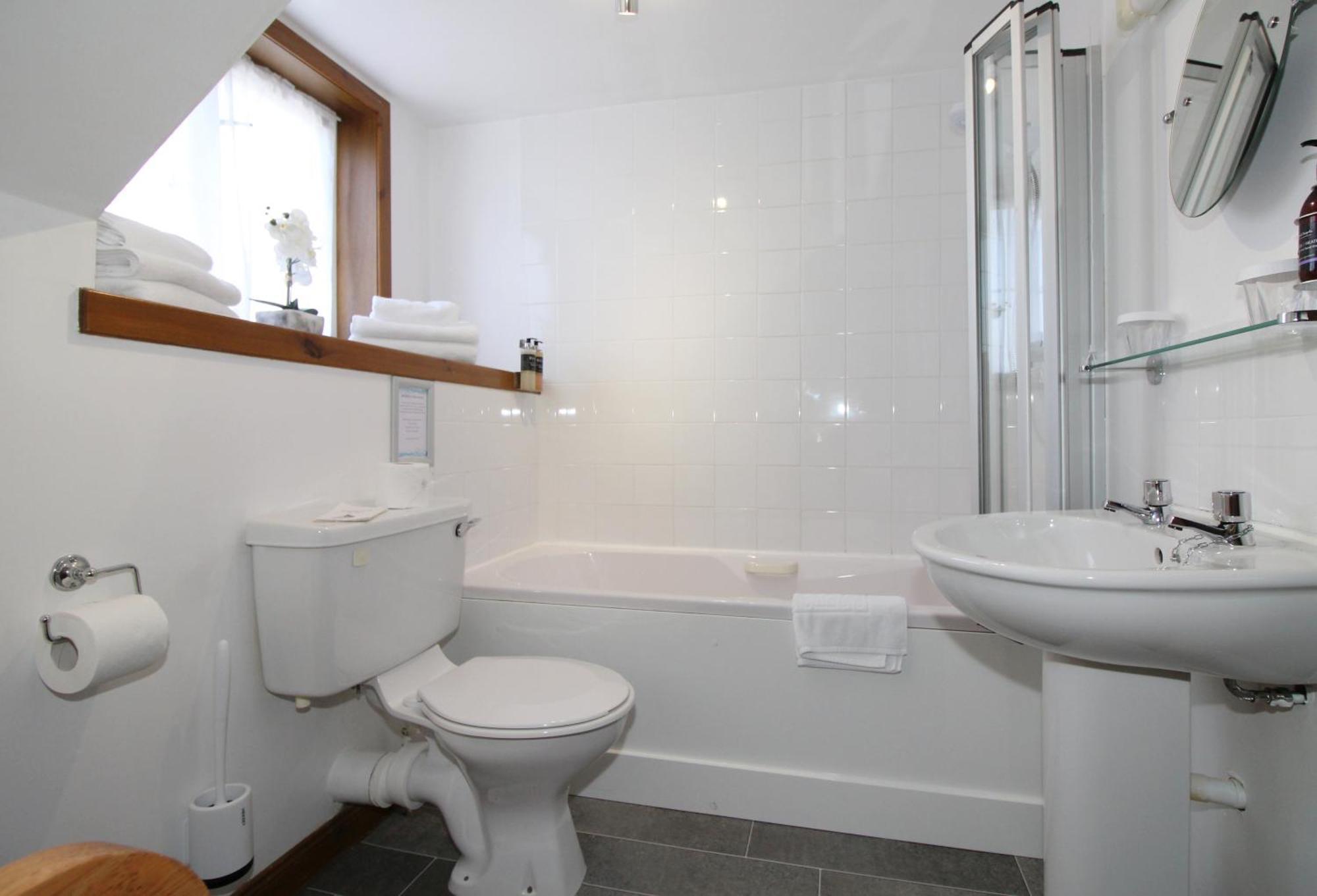 Temple View Hotel Carinish Екстер'єр фото