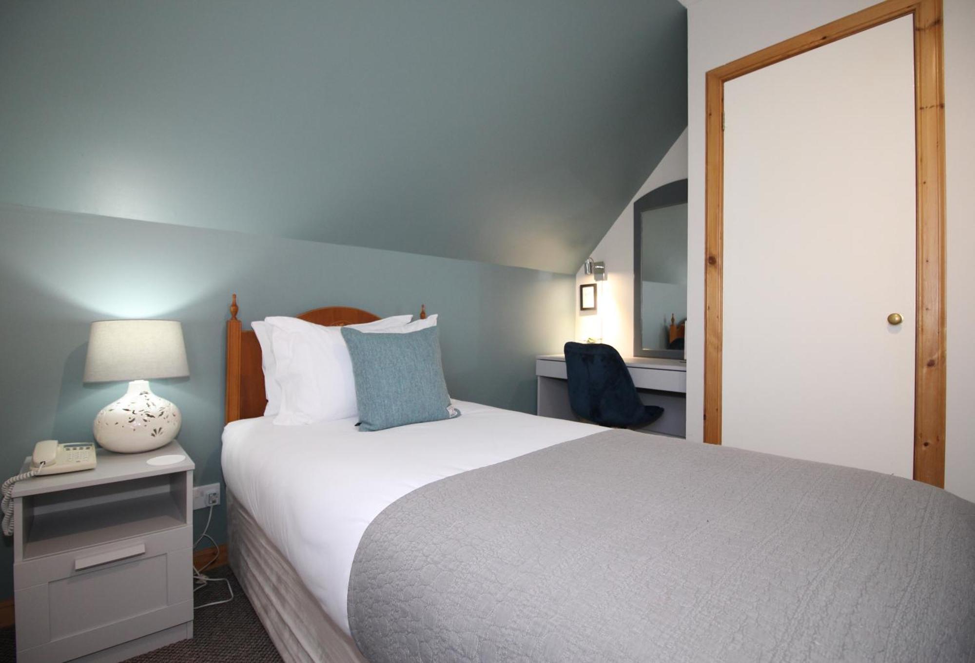 Temple View Hotel Carinish Екстер'єр фото